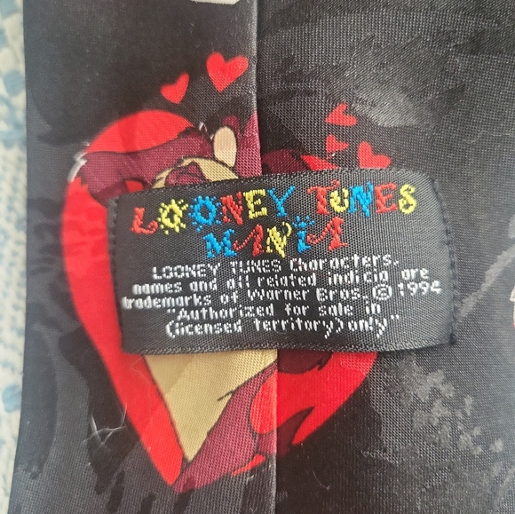 Vintage 1994 Looney Tunes Mania Valentine's Day Heart Tie - Picture 2 of 5